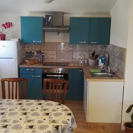 Tomek Apartment *