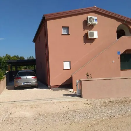 Tomek Apartment