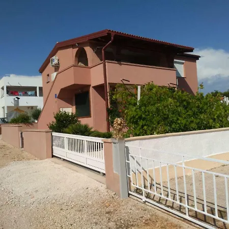 Apartment Tomek Vir