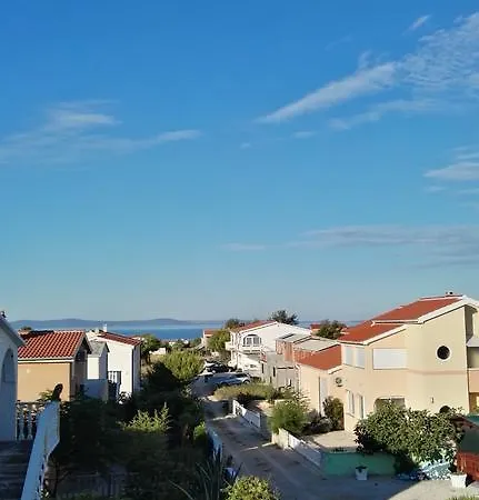 Apartament Tomek Vir