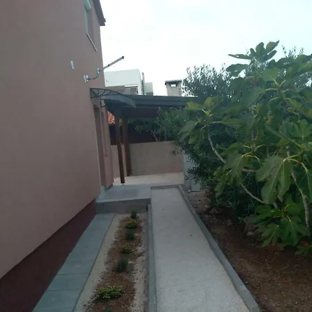 Apartament Tomek Vir